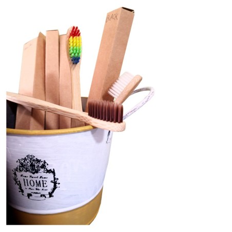 Cepillo dental de madera natural productos ecológicos y 100% naturales.