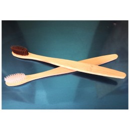 Cepillo dental de madera natural productos ecológicos y 100% naturales.
